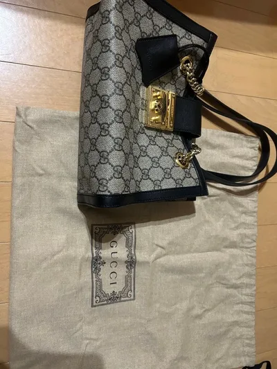 กระเป๋าสะพาย GUCCI GG Supreme