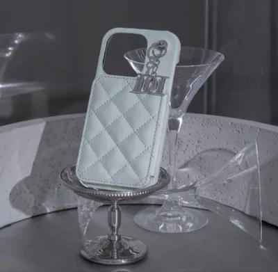 Darich iPhone13/14 ケース キルティングデザイン チャーム付き