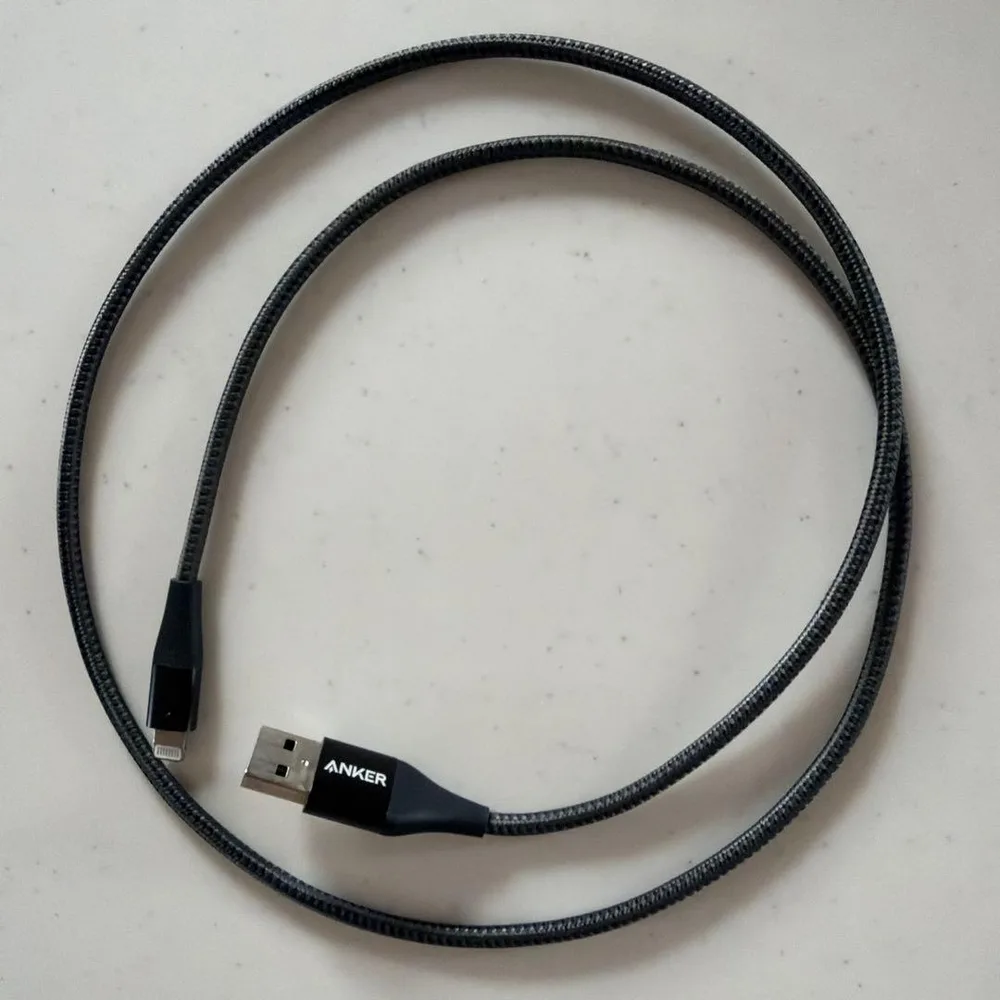 Anker lighteningケーブル 0.9m