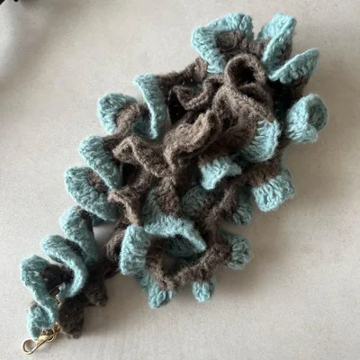 ハンドメイド スマホショルダーストラップ フリル編み