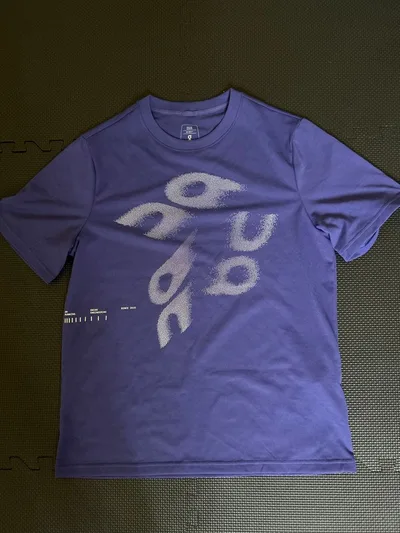 On Running Tシャツ パープル XS