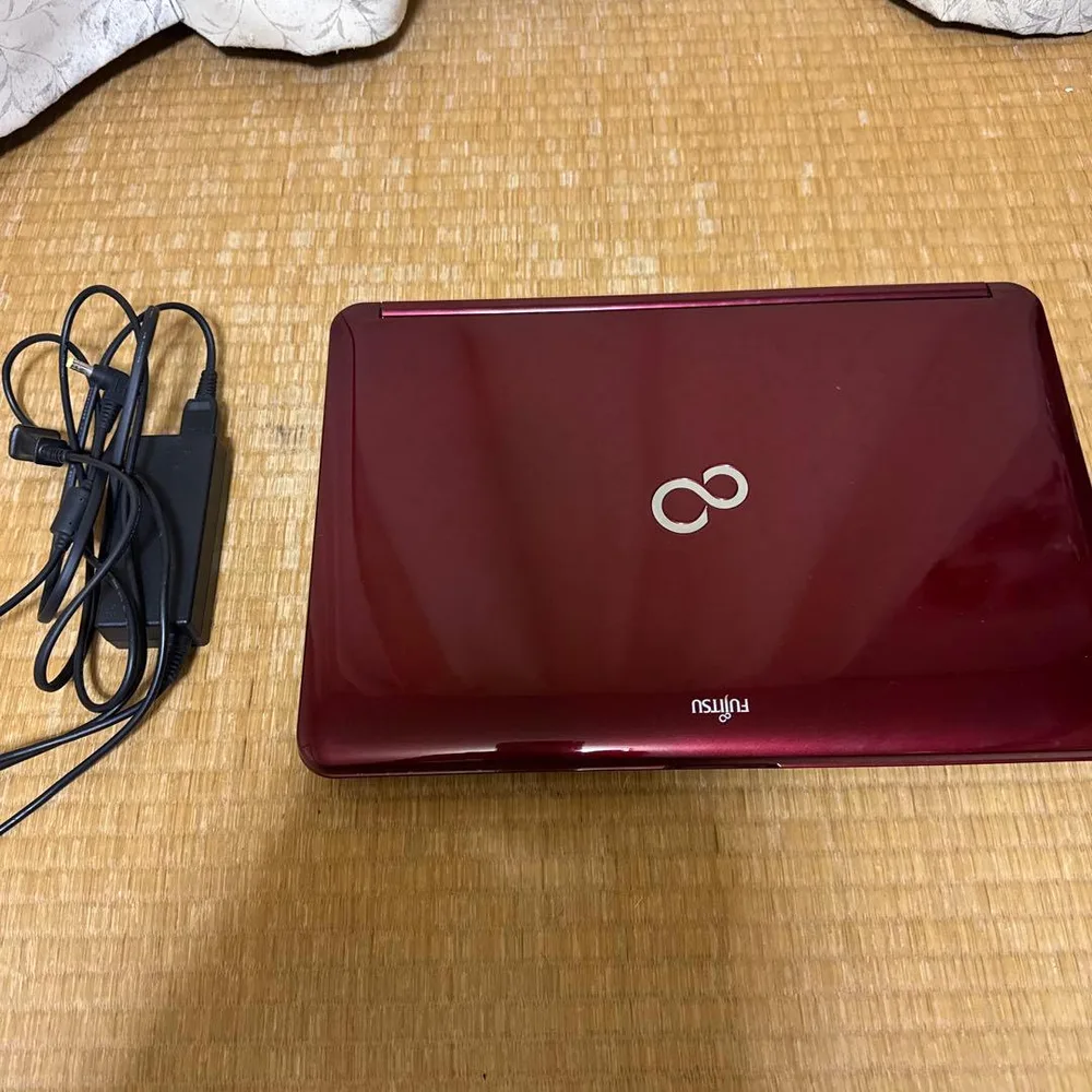 富士通 LIFEBOOK AH56/H ノートPC ACアダプタ付 HDD無し