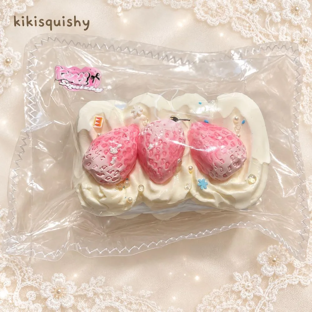 【大人気】kikisquishy 3連いちごのブルーミルフィーユケーキ