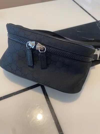 กระเป๋าคาดเอวลาย GUCCI GG