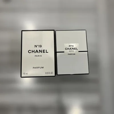 未使用 CHANEL シャネル N°19 PARFUM 15ml 香水 箱入り