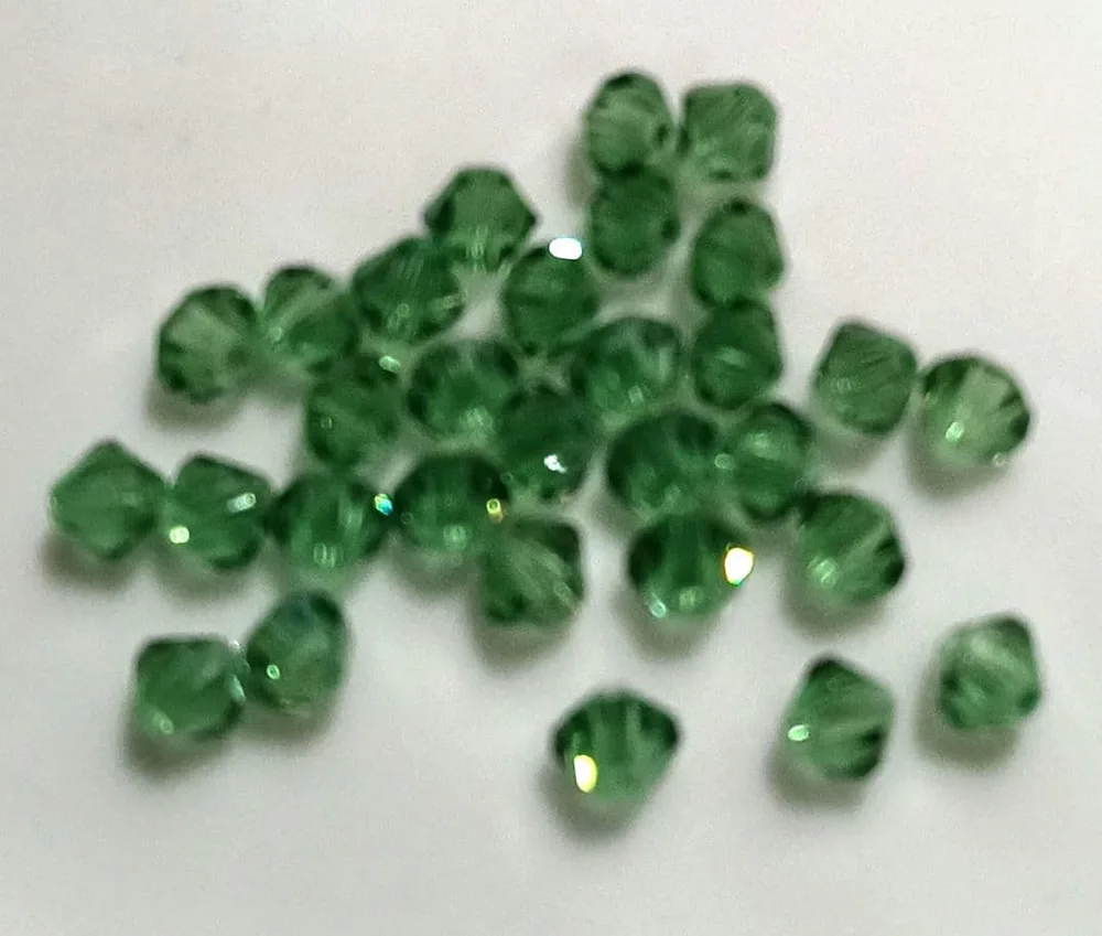 #5301No8‐4mmグリーン系30個