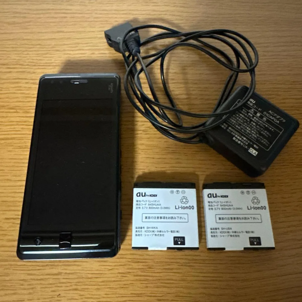 【美品】au AQUOS ケータイSHARP W64SH 本体 予備バッテリー付
