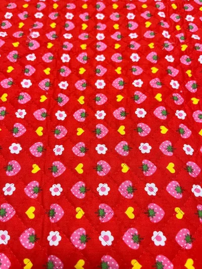 生地 いちご柄 レッド キルティング 105×50