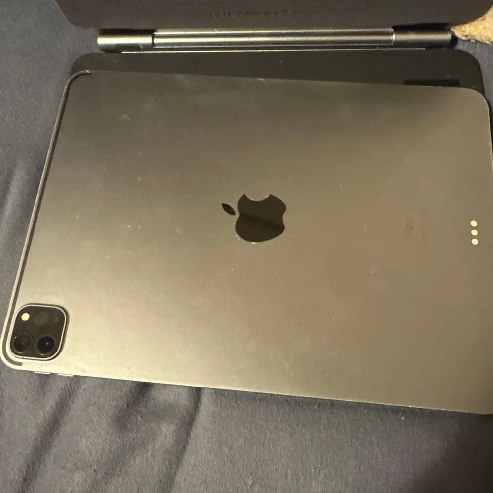 Apple iPad Pro 11インチ 第3世代 動きます256gb