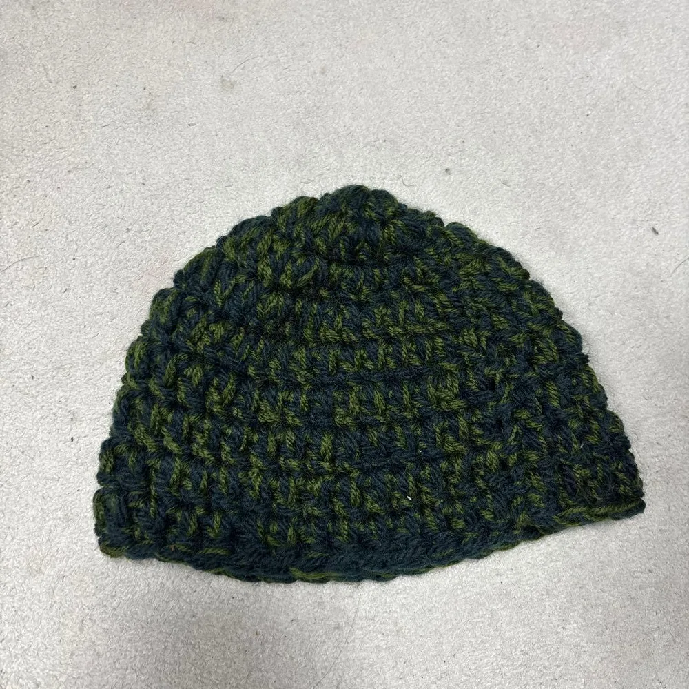 ハンドメイド 手編み ニット帽 グリーン系(小さめ)