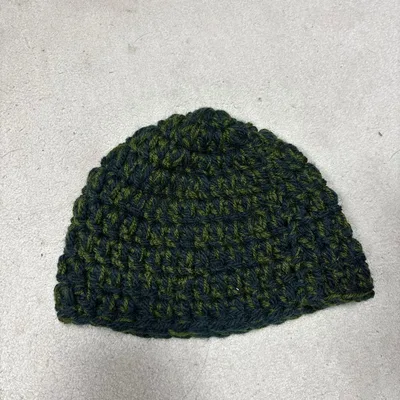 ハンドメイド 手編み ニット帽 グリーン系(小さめ)