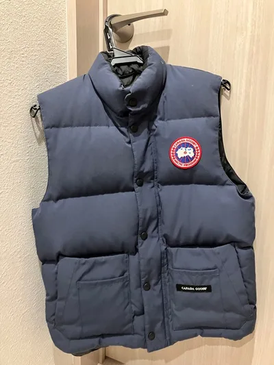 CANADA GOOSE ダウンベスト