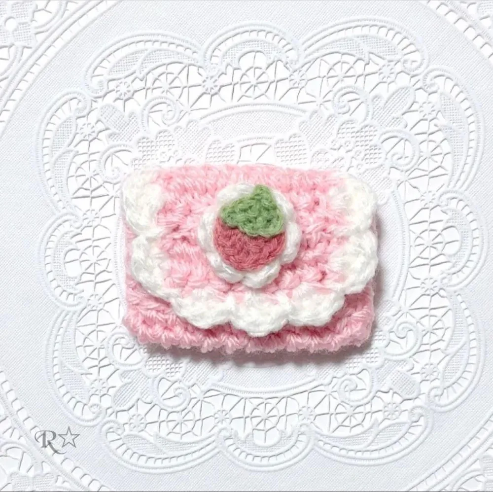 【現品限り】いちごホイップミニポーチ ライトピンク ハンドメイド 編み物
