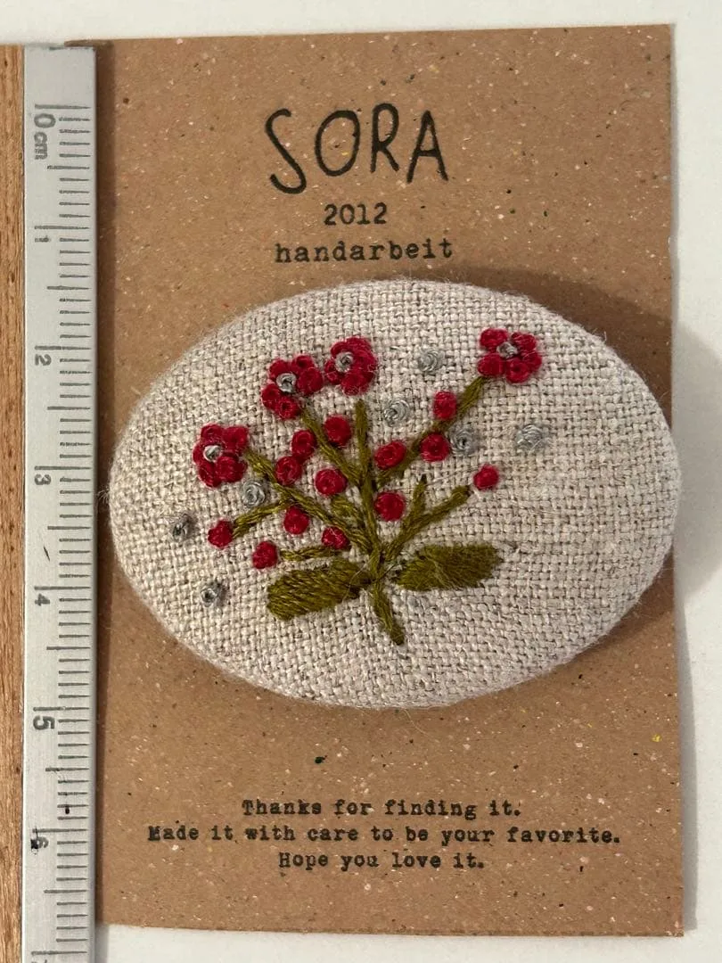 【未使用】刺繍ブローチ 小花 リネン風 ハンドメイド