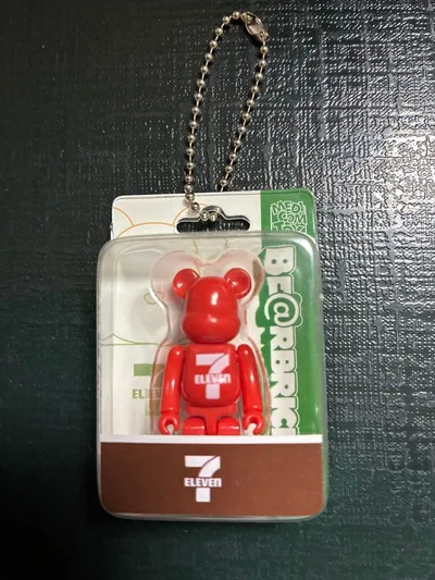 セブンイレブン限定 BE@RBRICK ベアブリックパッケージチャーム レッド
