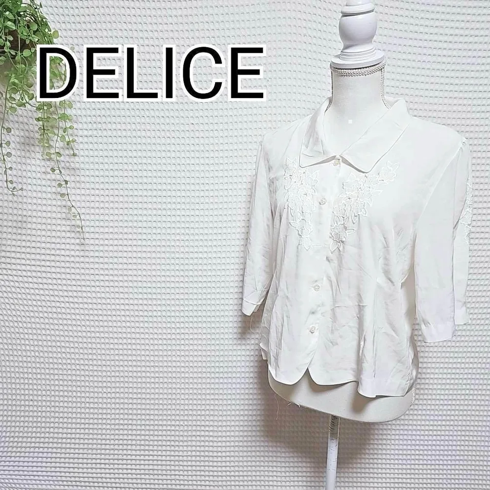 DELICE ホワイト 刺繍 五分袖シャツ