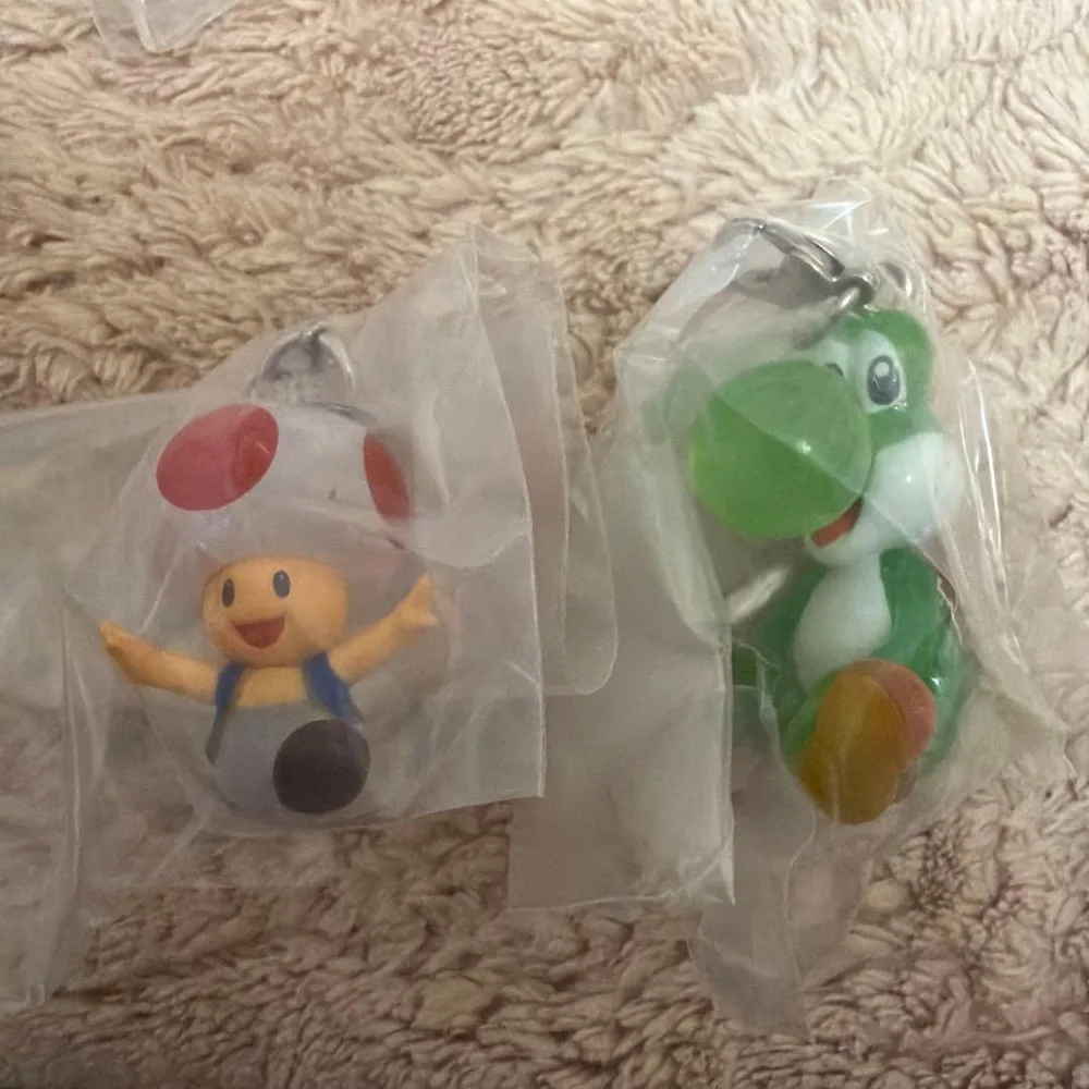 【新品】スーパーマリオ めじるしアクセサリー ヨッシー、キノピオ