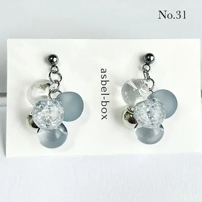 31.ピアス/イヤリング アンティークブルー 寒色 淡色 キレイめコーデ 大人