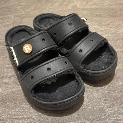 crocs ボア付き 厚底サンダル ブラック
