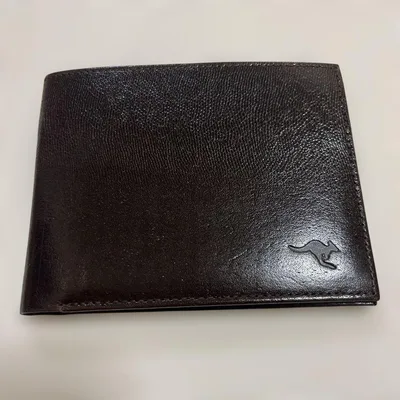 二つ折り財布 ダークブラウン レザー カンガルーロゴ