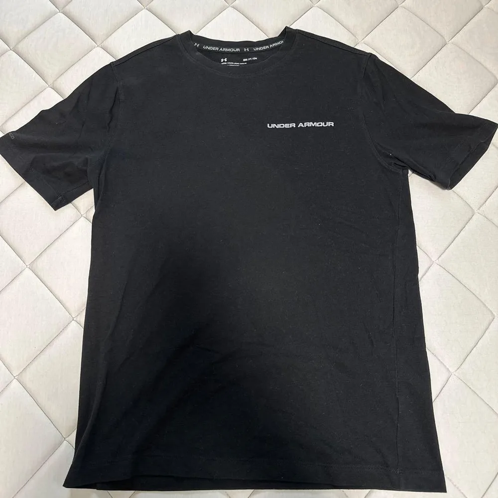 UNDER ARMOUR アンダーアーマー Tシャツ 黒 SM 半袖 ロゴ