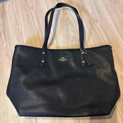 กระเป๋า COACH สีดำ