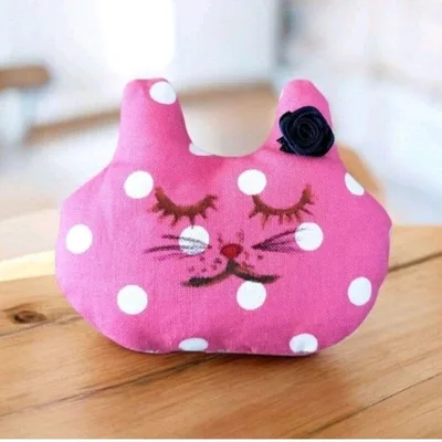 ハンドメイド 猫型ブローチ 水玉 ピンク