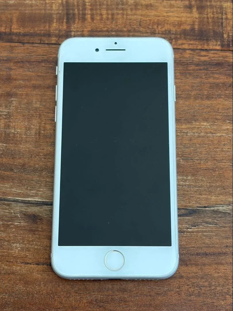 Apple iPhone 8 64GB シルバー バッテリー82%