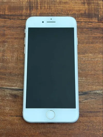 Apple iPhone 8 64GB シルバー バッテリー82%
