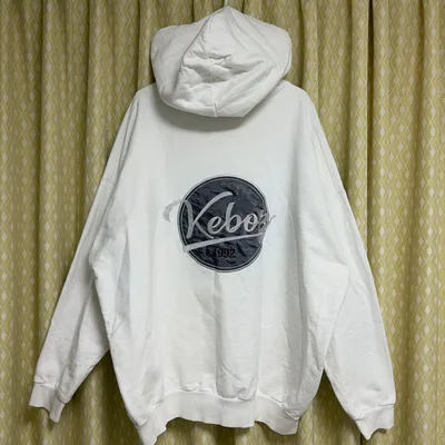 Keboz パーカー ホワイト 刺繍 ビッグロゴ