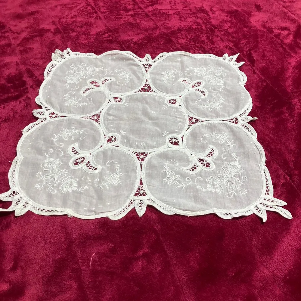 ホワイト 花柄 刺繍 ドイリー テーブルマット