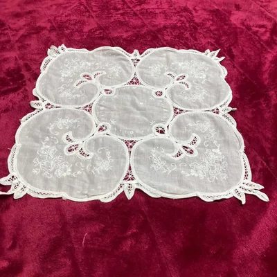 ホワイト 花柄 刺繍 ドイリー テーブルマット