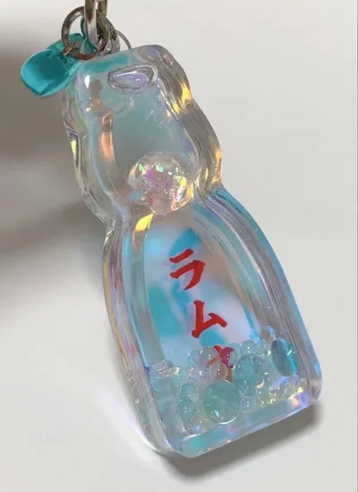 ラムネ瓶シェイカーキーホルダー レジン オイル入り