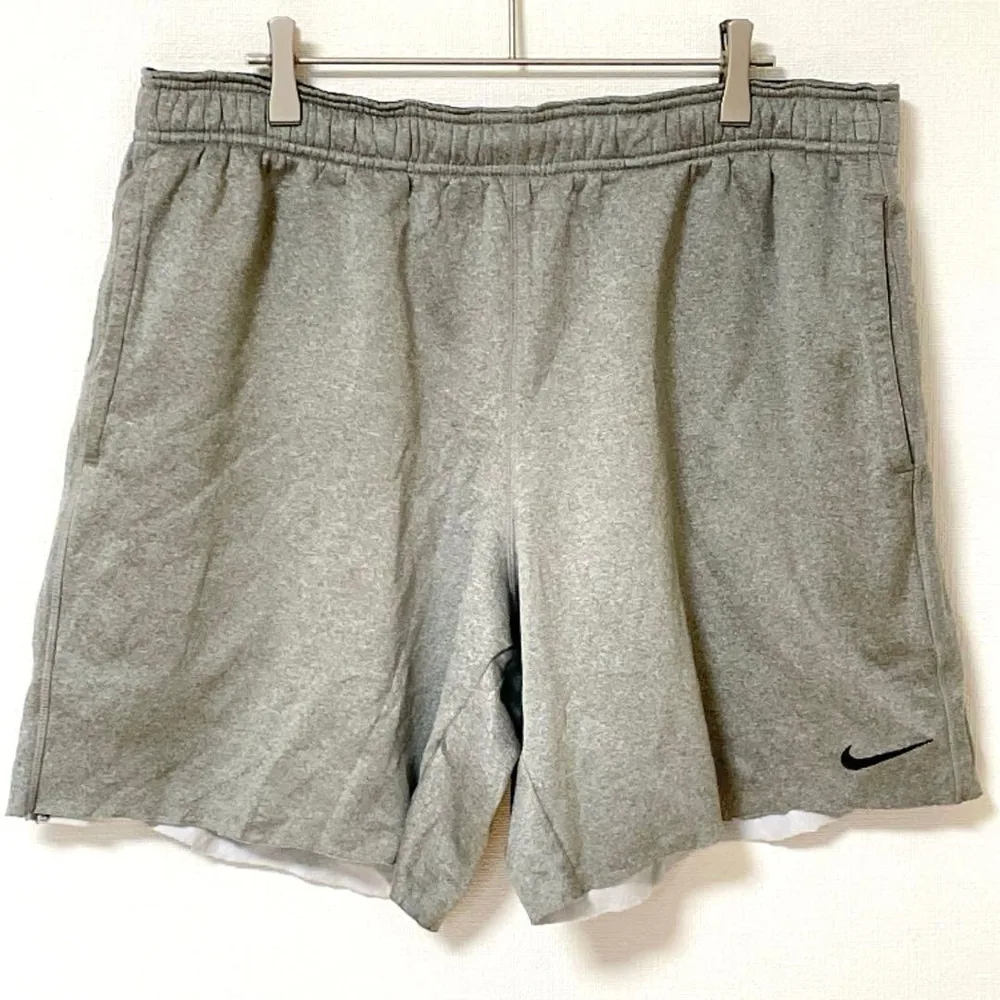 ナイキ ショートパンツ 切りっぱなし裾 無地 XL 灰色 綿混 リラックス