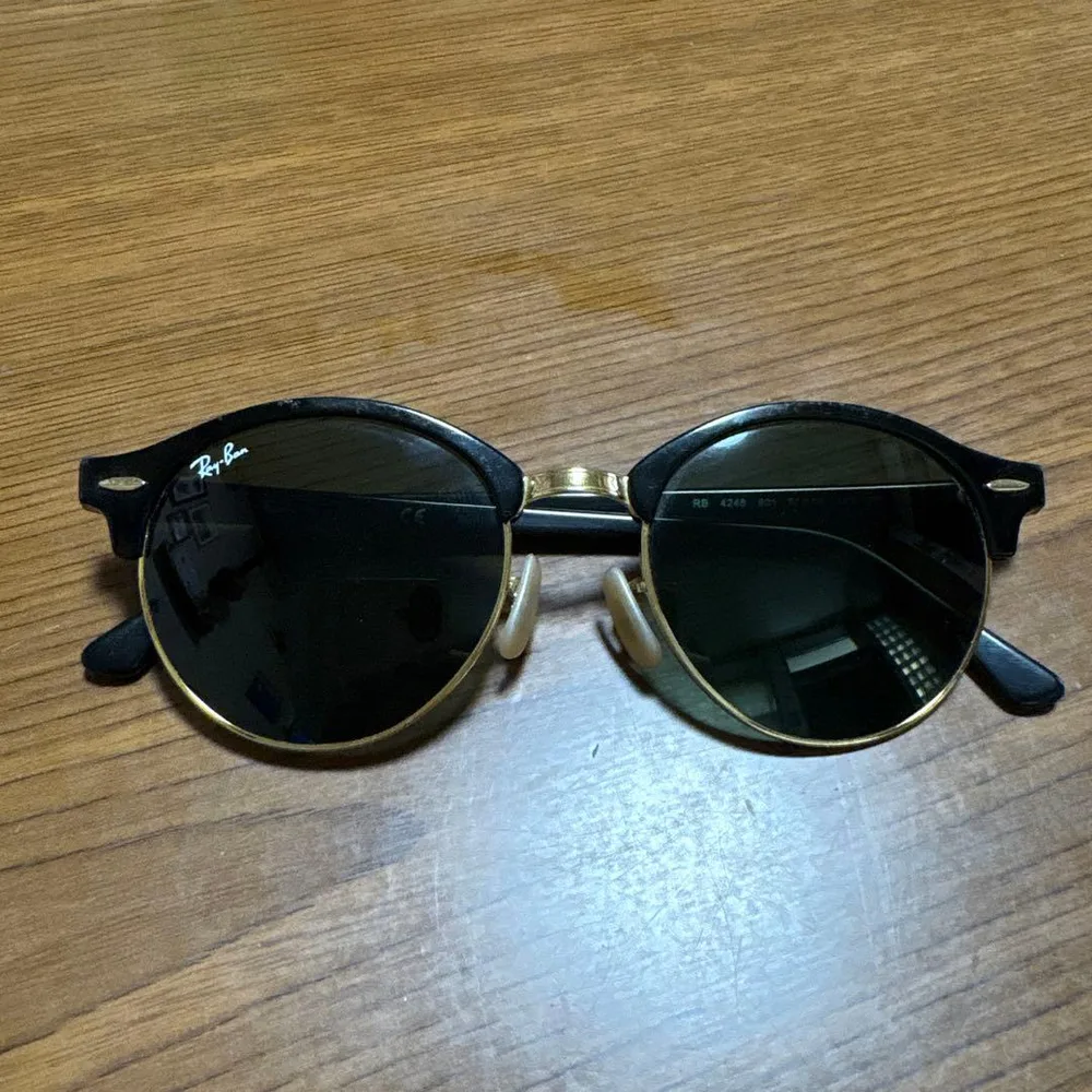 Ray-Ban RB4246 901 サングラス