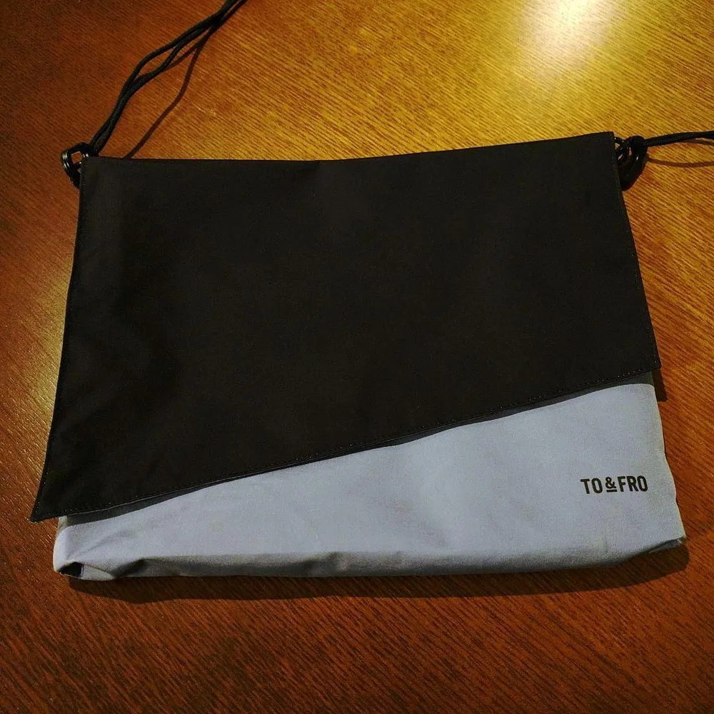 TO&FRO ウォータープルーフ サコッシュ