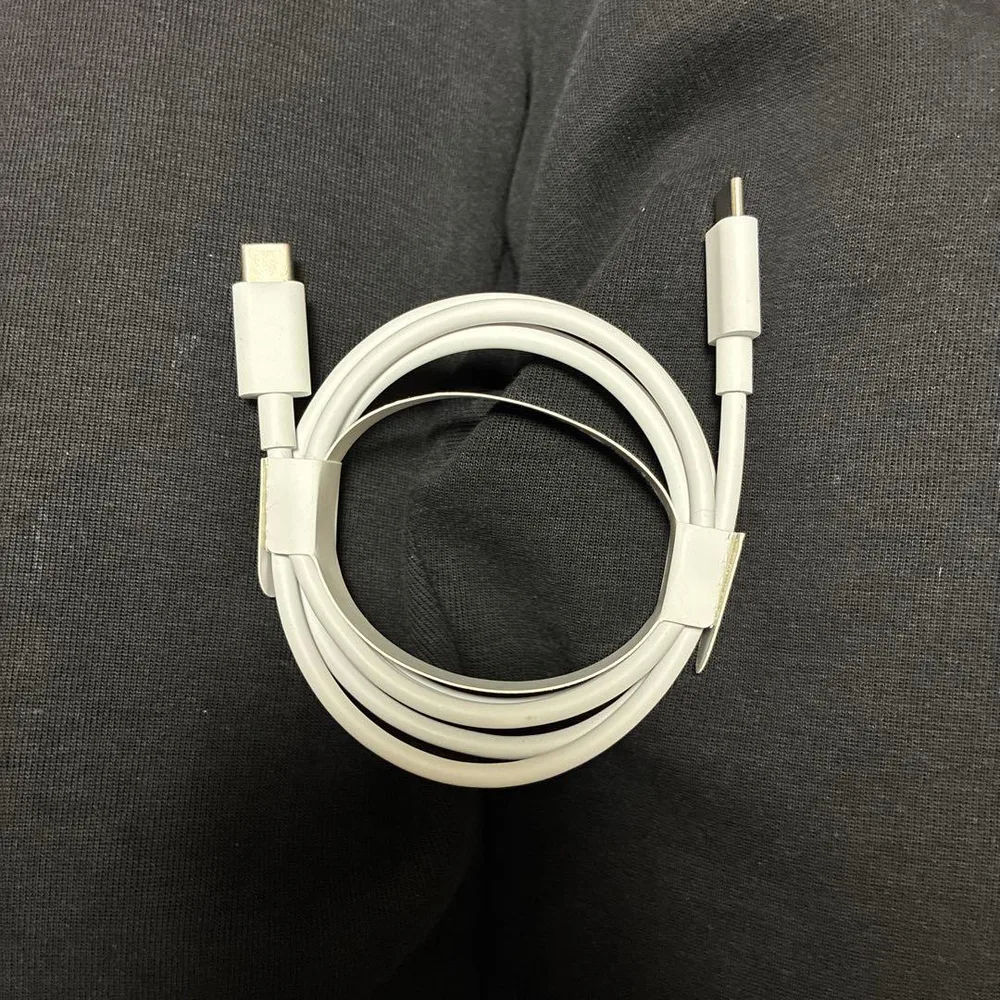 Apple USB-C to USB-C 充電ケーブル 本体