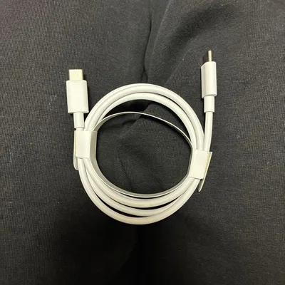 Apple USB-C to USB-C 充電ケーブル 本体