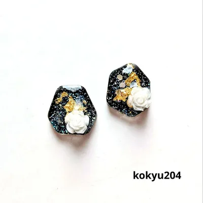 204 ハンドメイドピアス イヤリング レジン 薔薇モチーフ