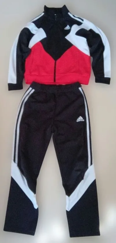 adidas キッズ ジャージ 上下セット ブラック レッド 140