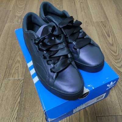 รองเท้าผ้าใบ Adidas Originals SLEEK W
