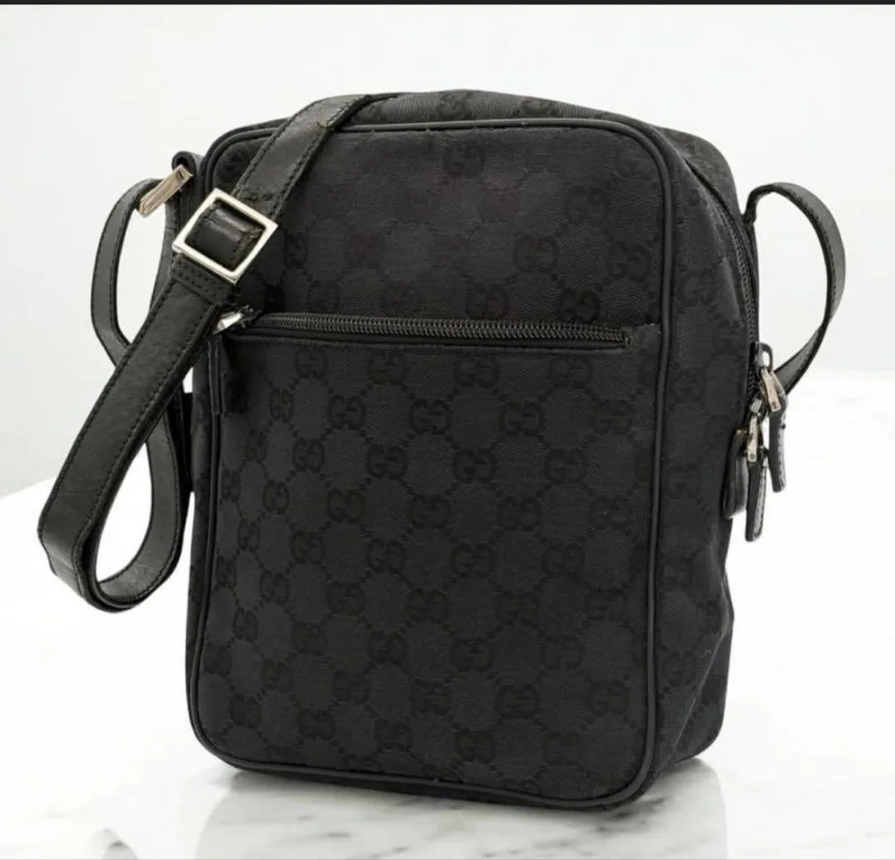 กระเป๋าสะพายลาย GUCCI GG สีดำ
