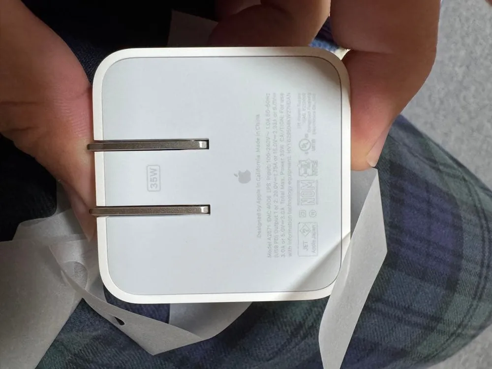 Apple 35W デュアルUSB-C電源アダプタ 本体