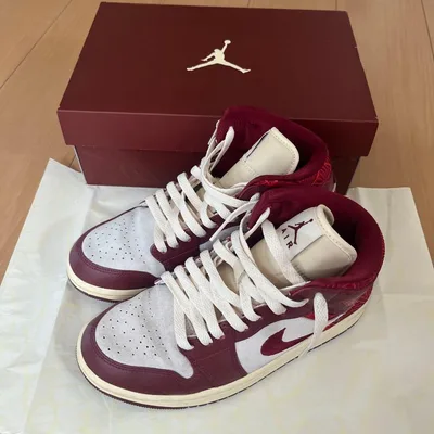 รองเท้าผ้าใบ NIKE AIR JORDAN 1 MID บอร์โดซ์