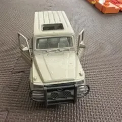 Mercedes-Benz G-Class ミニカー ベージュ