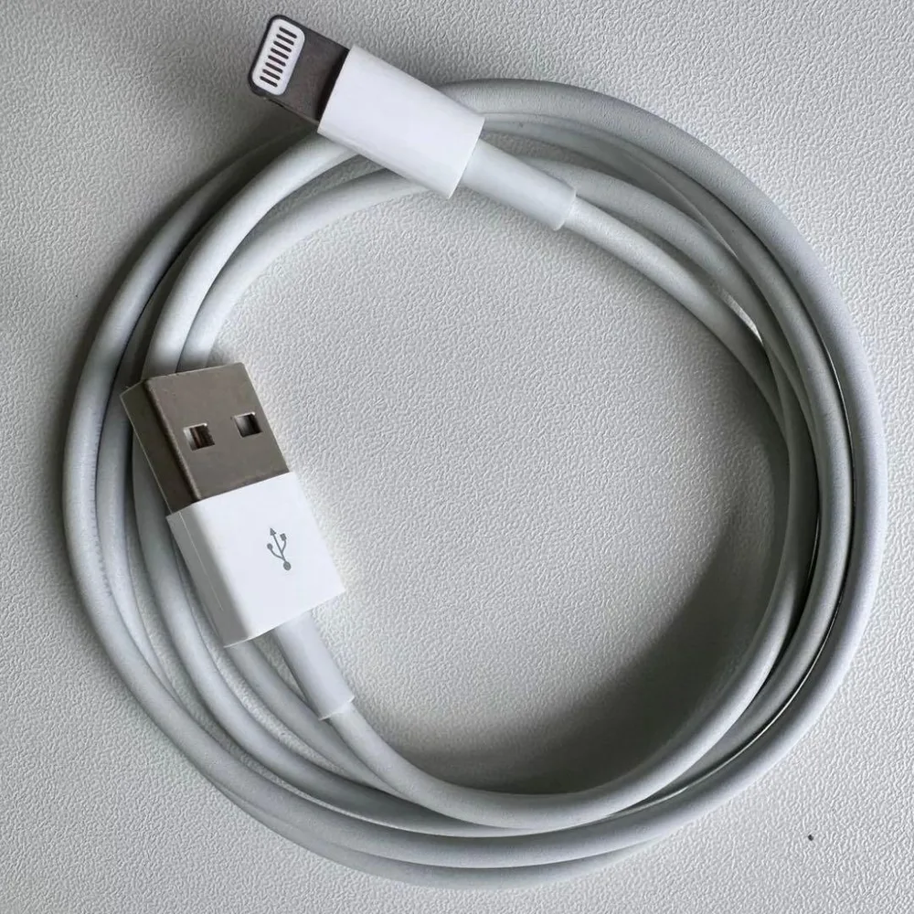 USB to Lightning 充電ケーブル ホワイト