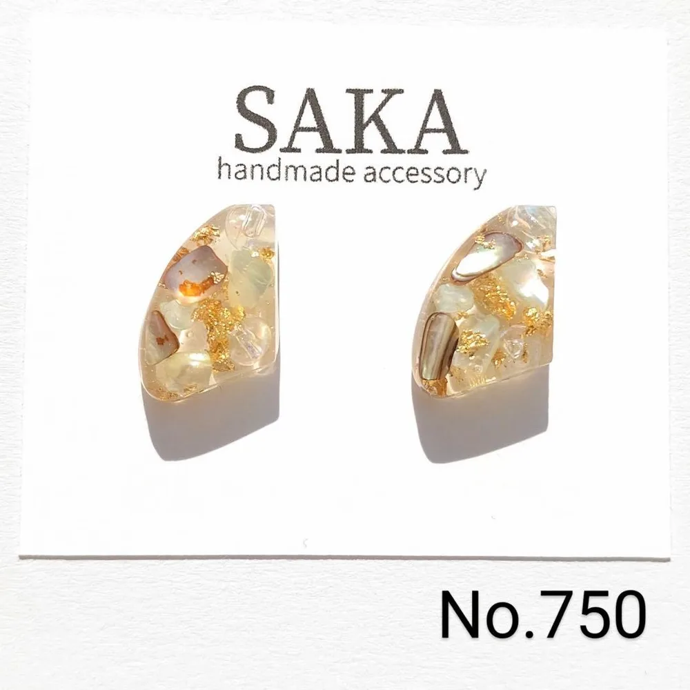 No.750 ハンドメイド ピアス イヤリング レジン