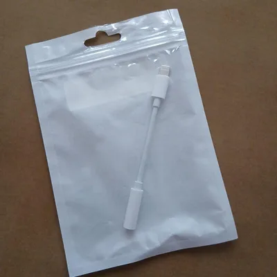 Lightning to 3.5mm ヘッドフォン変換アダプタ