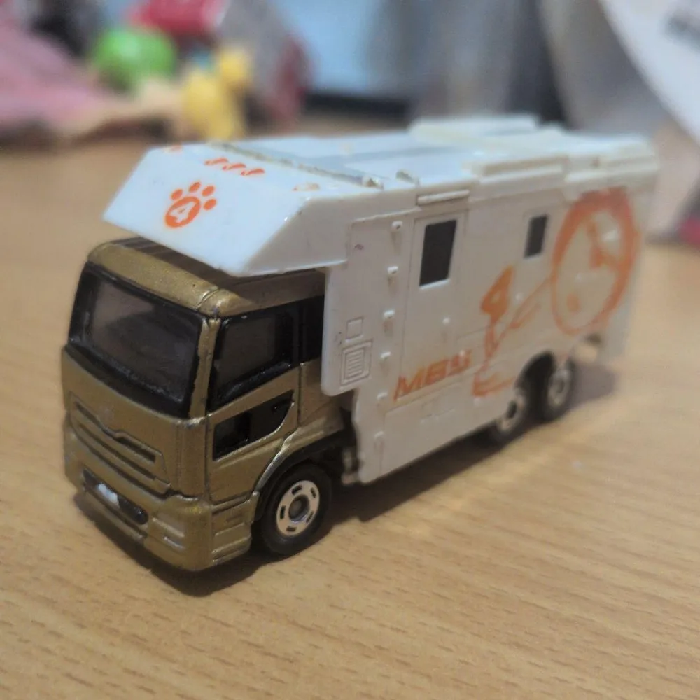 トミカ 中継車 MBS改造品