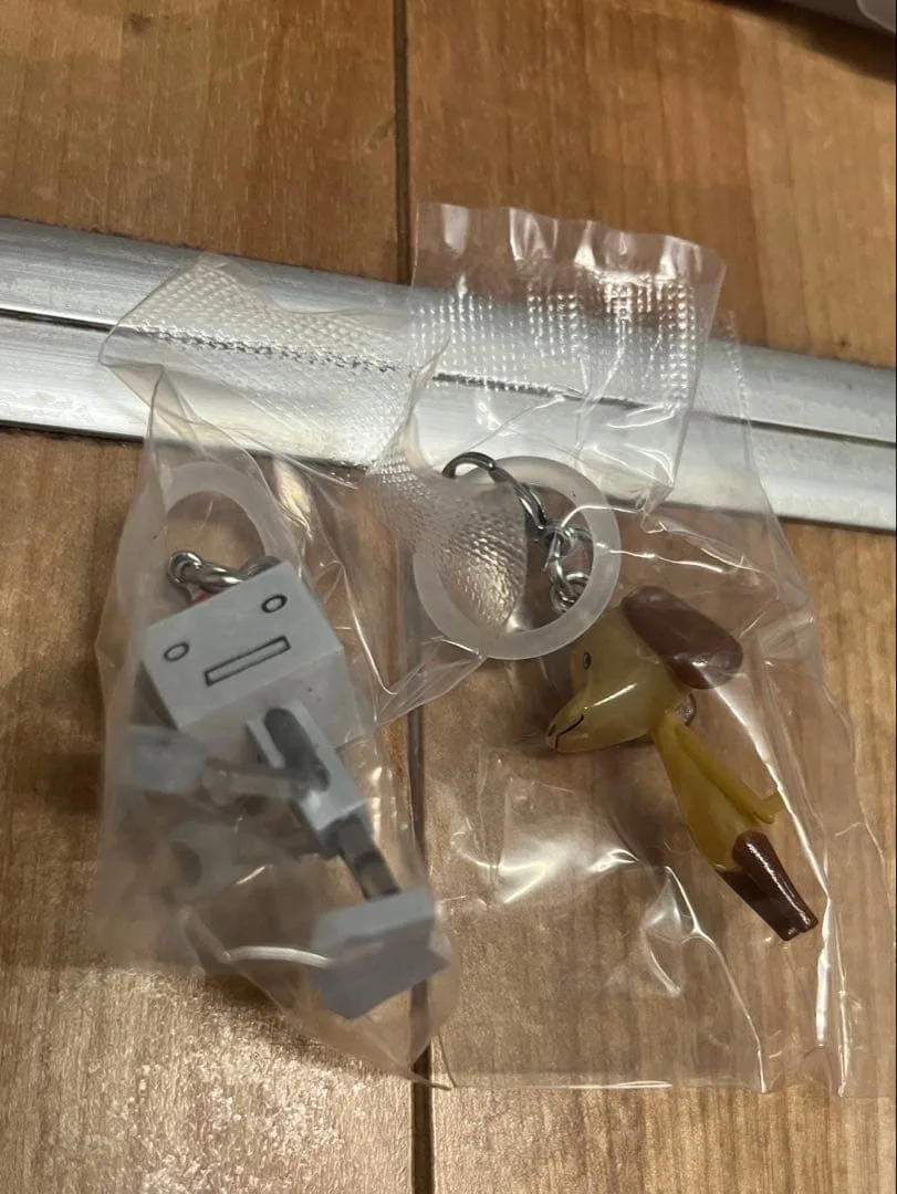 どこでもいっしょ めじるしアクセサリー ピエールスズキ 2種 ガチャガチャ